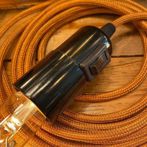 BAKELIT FASSUNG E27 MIT KIPPSCHALTER - DAS_OBJEKT (9539202633)