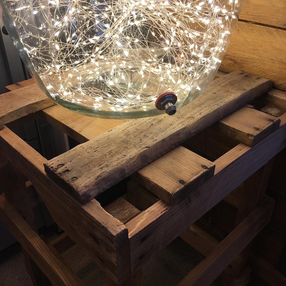 VINTAGE BALLONFLASCHE MIT LICHTERKETTE 600 HOLZGESTELL - DAS_OBJEKT (6049291305134)