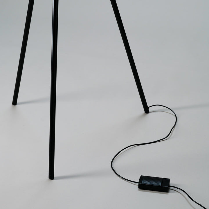IRIS FLOOR TRIPOD 60 – STEHLEUCHTE