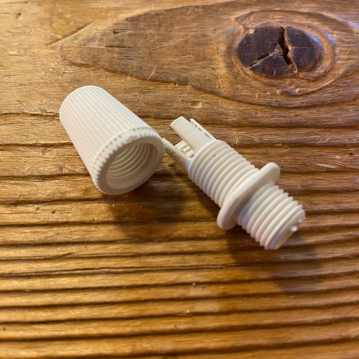 <transcy>STRAIN RELIEF</transcy>