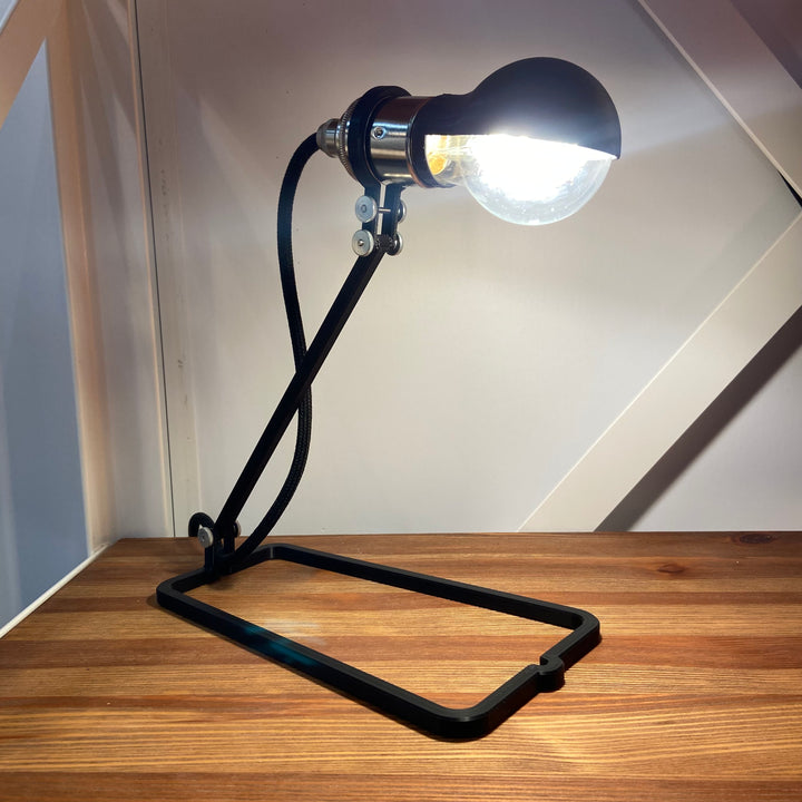 FRAME 21 – TISCHLAMPE
