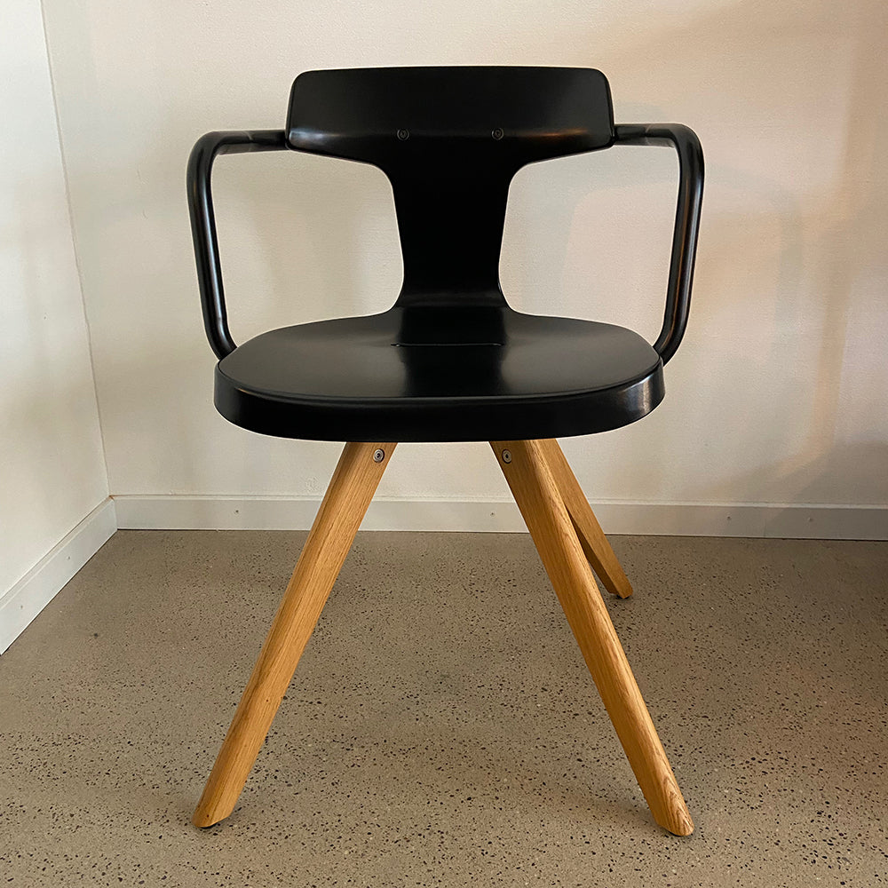 <transcy>T14 WOODEN CHAIR</transcy>