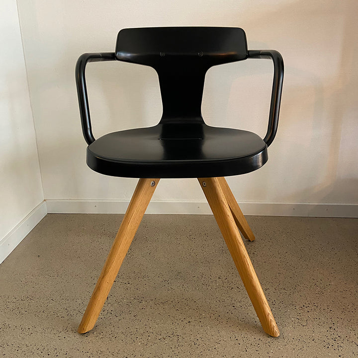 <transcy>T14 WOODEN CHAIR</transcy>