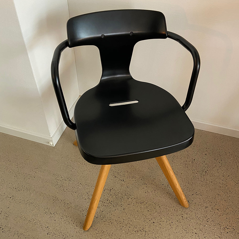 <transcy>T14 WOODEN CHAIR</transcy>