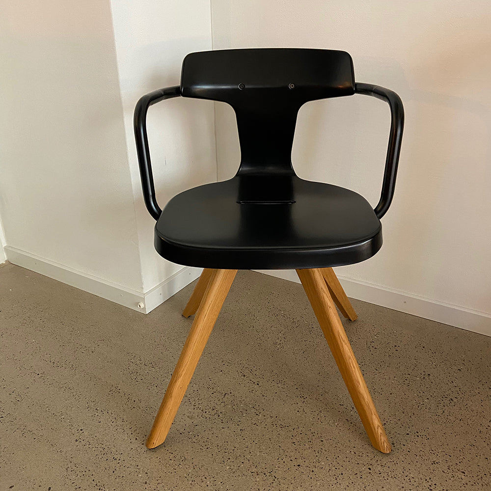 <transcy>T14 WOODEN CHAIR</transcy>