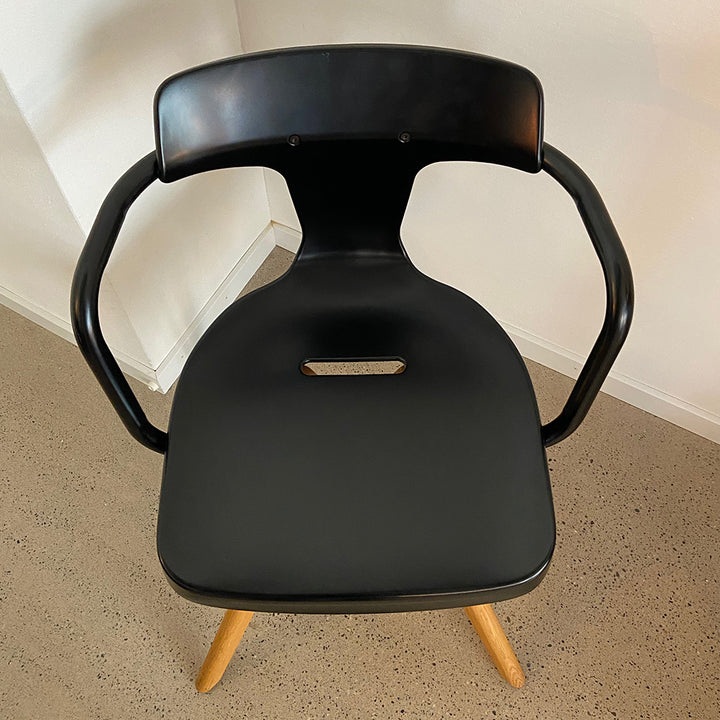 <transcy>T14 WOODEN CHAIR</transcy>