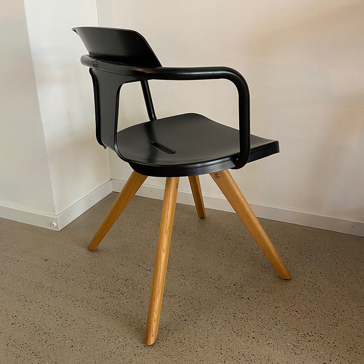 <transcy>T14 WOODEN CHAIR</transcy>