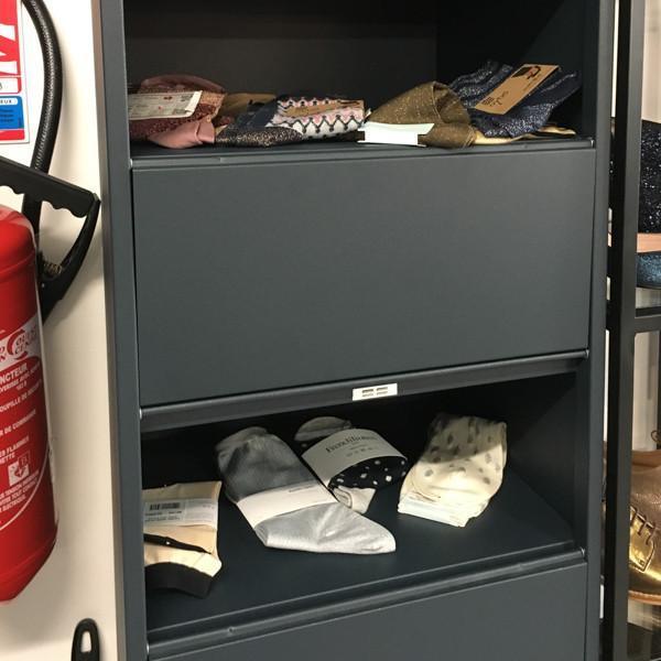 AKTENSCHRANK CC3 MIT 3 KLAPPEN – PERFORIERT - DAS_OBJEKT (9168427145)