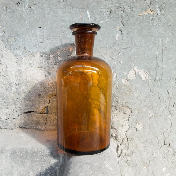 APOTHEKER FLASCHE BRAUN MIT GLASDECKEL - DAS_OBJEKT (9327462985)