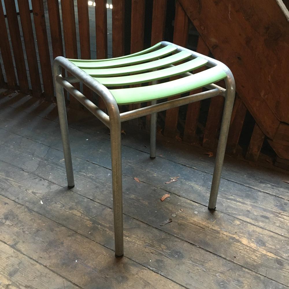 VINTAGE HOCKER MODELL 25A HELLGRÜN - DAS_OBJEKT (4680151662673)